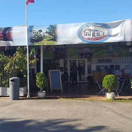 Land'shause Aldeamento Turístico 2*